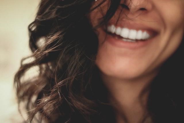 Una sonrisa deslumbrante: ¿Puede el CBD ayudar a promover la salud bucal?